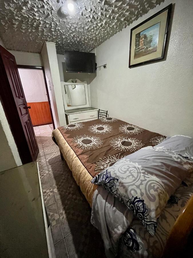 Hostal Carlos Luis Quito Eksteriør bilde