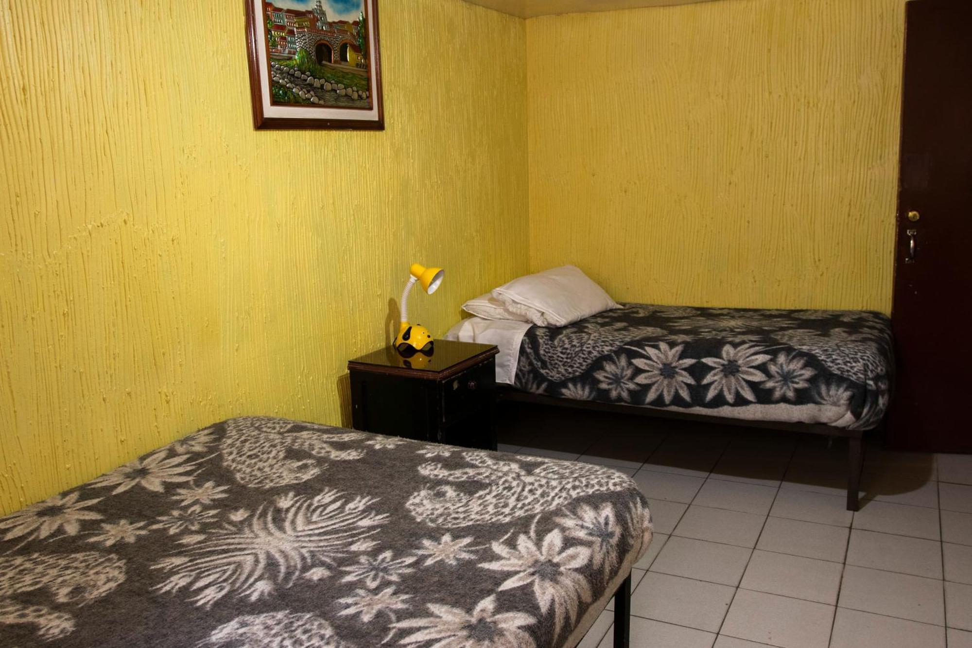 Hostal Carlos Luis Quito Eksteriør bilde